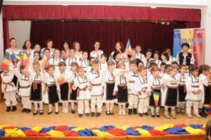 Spectacol deosebit susţinut de elevi şi preşcolari, prin proiectul „Iubeşte-ţi patria, copile”