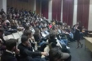 „Adolescenţa - comunicare şi acceptare” - o conferinţă de mare folos pentru tineri