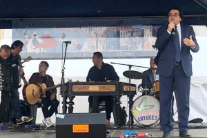 Primarul Robu îi ameninţă pe menestreli: Dacă nu se potolesc, le ridicăm autorizaţia! Cântă prea tare