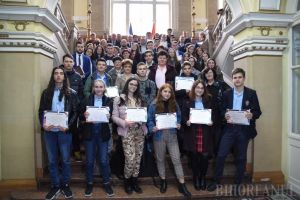 Olimpicii Oradiei: 70 de elevi cu rezultate foarte bune, premiaţi de Primărie (FOTO)