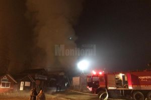 Incendiu la o cabană de la baza pârtiei Parc din Vatra Dornei