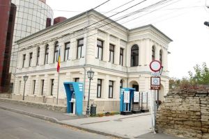 Expoziţie în holul de onoare al Primăriei Municipiului Iaşi