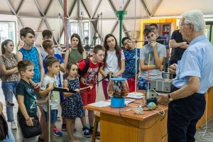 Roboţi şi experimente, la un eveniment pentru copii, marca Știinţescu, la Timişoara