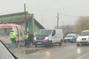 Două persoane la spital în urma unui accident provocat de un şofer beat, în Calea Buziaşului