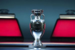 Gloriile fotbalului mondial vin în România!