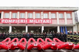 Noi autospeciale cu tunuri de apă şi spumă şi ambarcaţiuni de salvare, în dotarea ISU Timiş