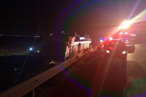 Accident pe DN1, la Paralela 45. Un camion s-a rasturnat dupa impactul cu un autoturism