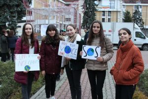 Schimbările climatice, motiv de ieşit în stradă şi la Bistriţa (FOTO)