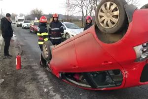 Accident spectaculos la Aninoasa! O şoferiţă a aţipit la volan