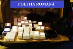 O tânără din Piteşti, prinsă cu 300 de parfumuri suspecte în portbagaj