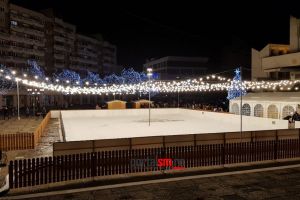 FOTO. Deschiderea patinoarului din Piaţa 25 Octombrie a fost amânată