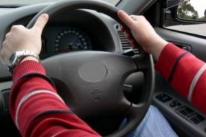 ”Permis pentru viitor”: tinerii defavorizaţi, sprijiniţi să obţină permisul de conducere!