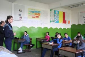 Poliţişti de proximitate din Piteşti, printre elevi