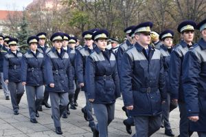 A 30-a promoţie: Aproape 280 de elevi ai Şcolii Poliţiei de Frontieră din Oradea au devenit agenţi (FOTO)