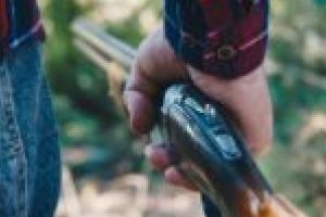 Bărbat împuşcat la vânătoare într-o comună din Caraş-Severin!