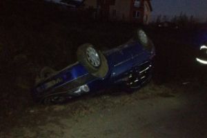 Șoferul din Botoşani care le-a dat etilotestul peste cap poliţiştilor. Era atât de beat încât a ajuns cu maşina în şanţ