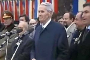 VIDEO. 1 Decembrie 1990 – Marele lider ţărănist Corneliu Coposu, huiduit la Alba Iulia. Cum a trăit diversiunea de Ziua Naţională