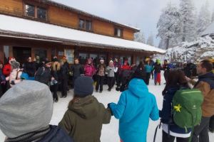 FOTO+VIDEO Hora Unirii, jucată în Masivul Postăvarul
