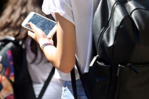 Școala din Timişoara unde elevii stau fără telefoane mobile: „Pauzele sunt mai gălăgioase”