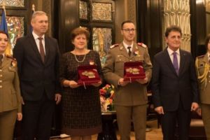 FOTO: Fibula de la Suseni, acordată îngerului păzitor al ”dulcineilor” şi unui ”vultur” din forţele speciale!