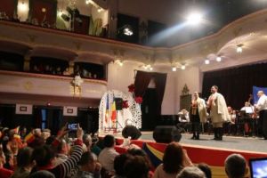 FOTO: ”Uniţi sub Tricolor” – spectacol folcloric de Ziua Naţională a României