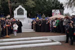 Paradă Militară şi depuneri de coroane de Ziua Naţională la Mânăstirea Dealu. GALERIE FOTO-VIDEO