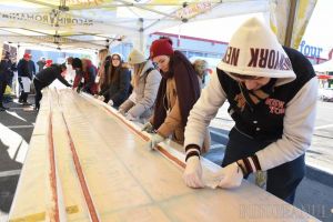 De Cartea Recordurilor:  Preparat la Oradea, cel mai mare mic din lume a atins 215,6 metri! (FOTO / VIDEO)