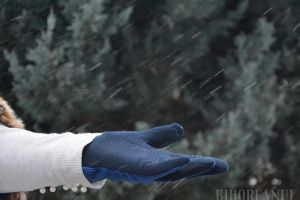 Meteorologii avertizează: Vreme rece, cu ninsori la munte şi depuneri de polei