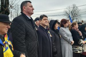 TITU:  Paradă de 1 decembrie! Oprea: “Vă îndemn să simţim româneşte. Să ne preţuim istoria, tradiţiile, neamul, familia şi prietenii”