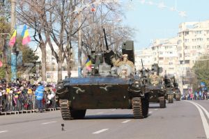 Ziua Nationala a Romaniei. Parada militara impresionanta la Constanta!:  Sute de militari au defilat pe bulevardul Lapusneanu. Cine a coordonat toata activitatea (galerie foto) 