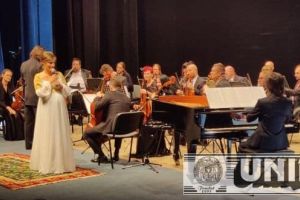 FOTO: Copiii oraşului Alba Iulia se întorc acasă de Ziua Naţională: Concert extraordinar al Alexandrei Fits pe scena Casei de Cultură a Sindicatelor din Alba Iulia