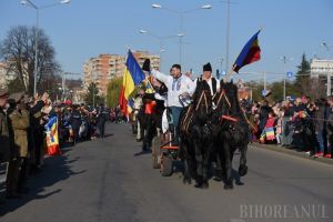 Ziua Naţională la Oradea: Parada de 1 Decembrie a atras circa 5.000 de spectatori în Centrul Civic (FOTO / VIDEO)