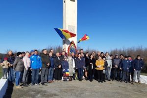 FOTO: Echipa USR PLUS Vrancea a aniversat ziua de 1 Decembrie printr-o comemorare emoţionantă