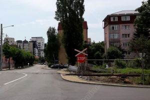 Se modernizează trecerea CF de pe Slavici. Trafic închis în zonă