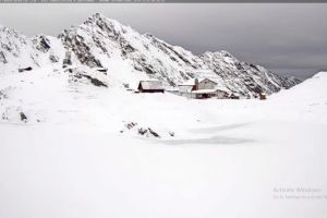 FOTO VIDEO – Cel mai mare strat de zăpadă din România este în judeţul Sibiu, la Bâlea