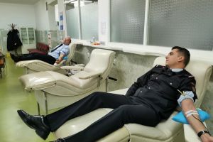 Pompierii din Botoşani donează din nou sânge. Au atras în campanie şi voluntari