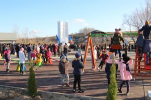 Primarul Viorel Cucu a inaugurat de Ziua Naţională parcul modernizat din comuna Adâncata