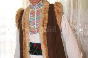 Cunoscutul interpret Anton Achiţei şi-a tăiat venele cu o lamă şi a încercat să-şi ...