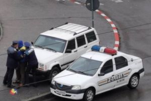 Un bărbat a fost reţinut de Poliţie la Ploieşti, în timpul paradei de 1 Decembrie!