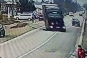 Incident ciudat la Călineşti! Un bărbat a intrat sub roţile camionului