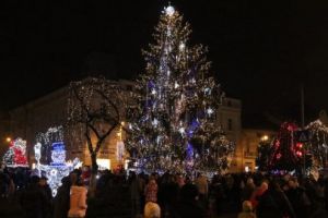 Târgu-Mureş: Spectacol special la inaugurarea Bradului de Crăciun!