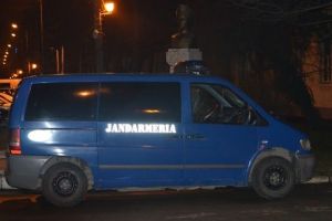 Tineri prinşi de jandarmi cu droguri asupra lor, la Timişoara