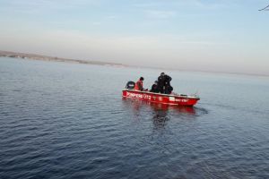 Minor căutat de pompieri în apele braţului Borcea al Dunării