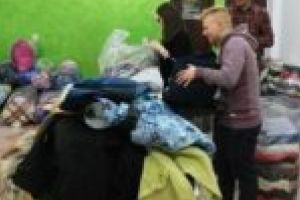 Timişorenii, invitaţi să „încălzească un suflet”! Se pot dona haine şi jucării pentru cei nevoiaşi