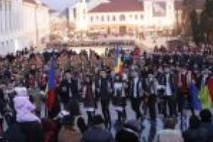 Uniţi în cuget şi-n simţiri: Ziua Naţională, celebrată de locuitorii judeţului, prin manifestări ample  „România este patria mea. Restul sunt doar ţări”- Octavian Paler