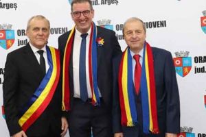 Doi oameni de succes, Cetăţeni de Onoare ai Mioveniului