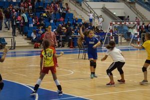 Peste 30 de echipe la Festivalul Naţional de Minihandbal Feminin, la Tărlungeni