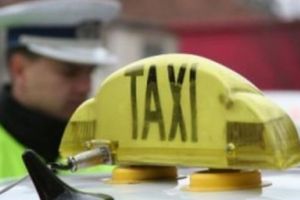 Taximestrist bătut şi jefuit cu un pistol. Clienţii l-au lăsat fără maşină