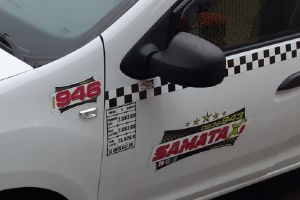 Taximetrist tâlhărit de trei indivizi