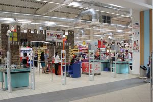 Furt la un hipermarket din Botoşani! Hoţul a plecat cu produse de aproape 70.000 lei